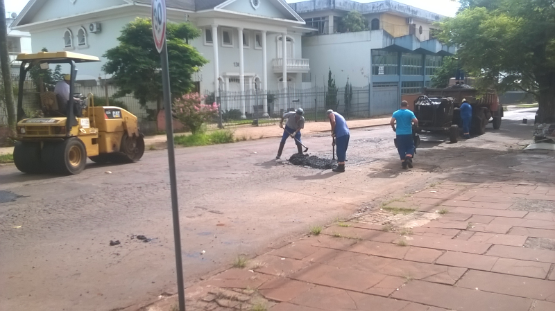 Obras intensifica operação tapa-buracos